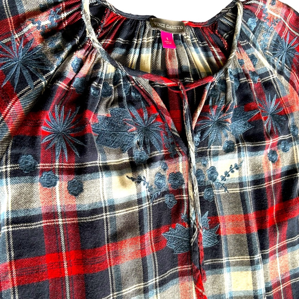 Vince Camuto blue embroidered red & white plaid‎ Blouse Women’s Size Small